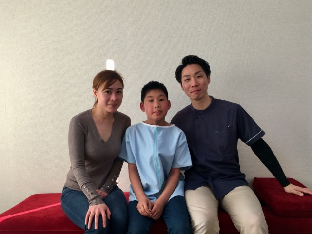 患者さんとの写真2。千葉県柏市で整体院をお探しなら宮田カイロプラクティックにお任せ下さい!