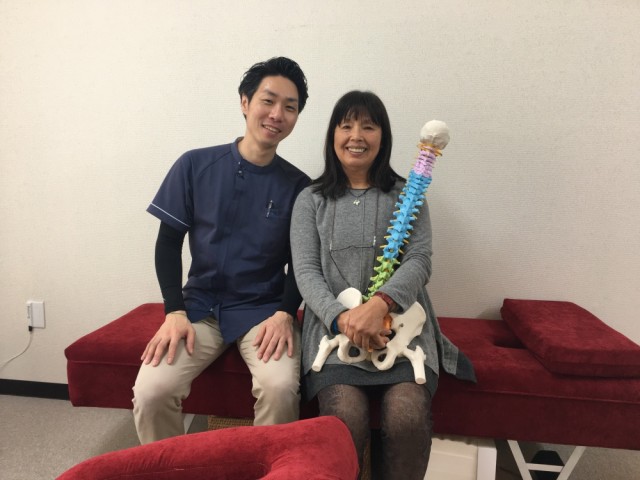 患者さんとの写真1。千葉県柏市で整体院をお探しなら宮田カイロプラクティックにお任せ下さい!